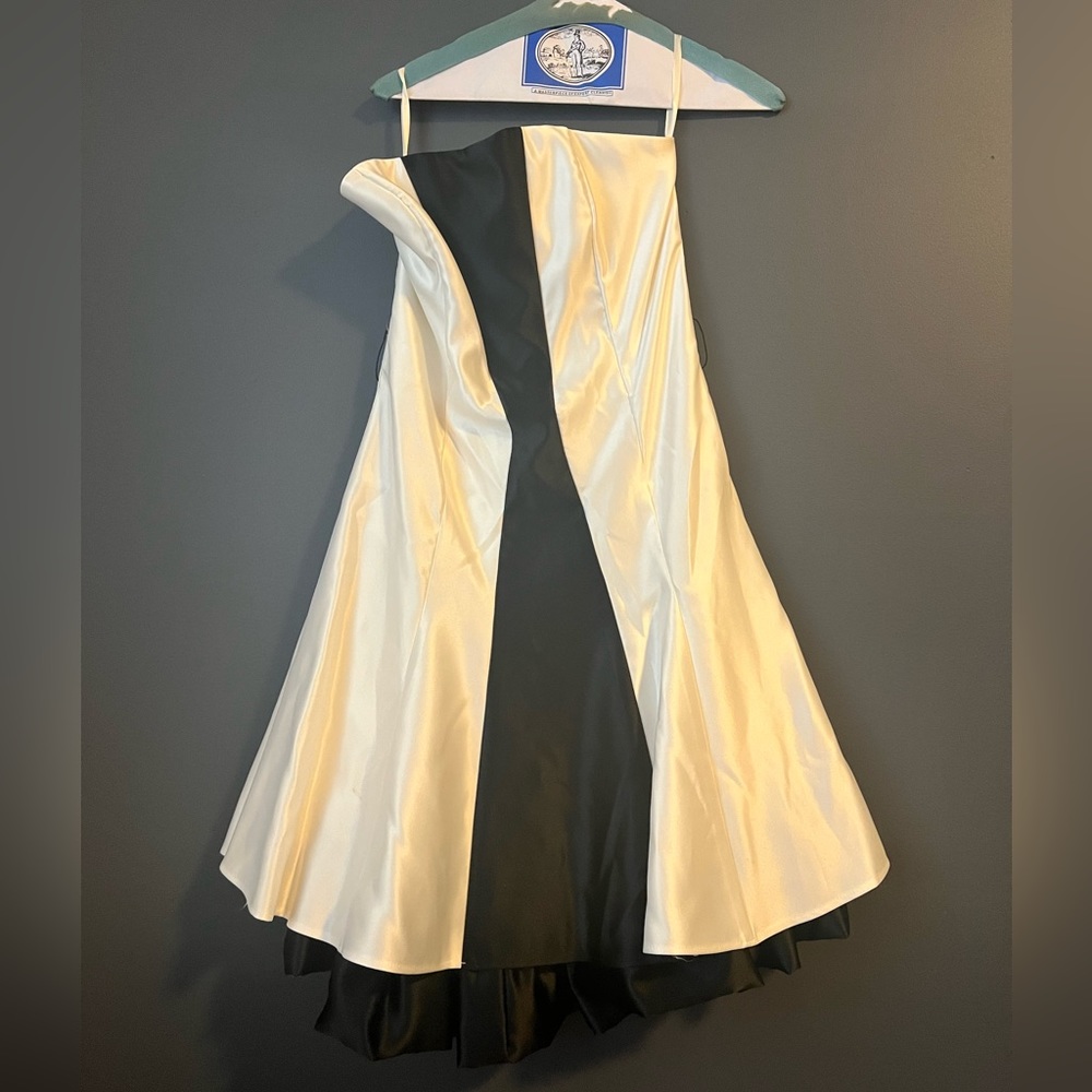 Jessica McClintock Off White cocktail dress with black stripe Size 10